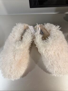 Old Navy slippers size 9